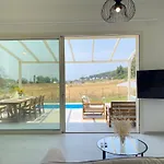 Maria Villa *