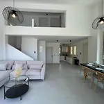 Maria Villa *