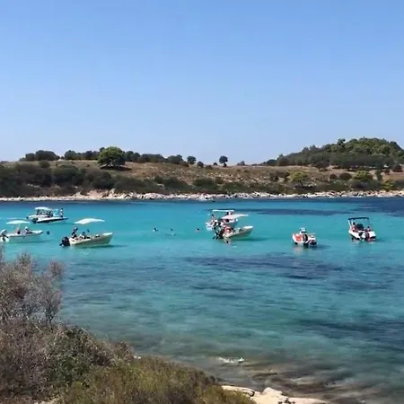 Maria Villa *